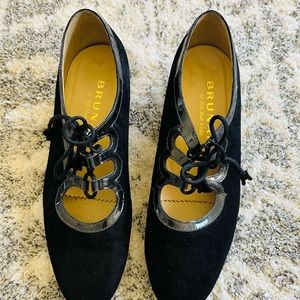 Brunate black velvet flats with tassels